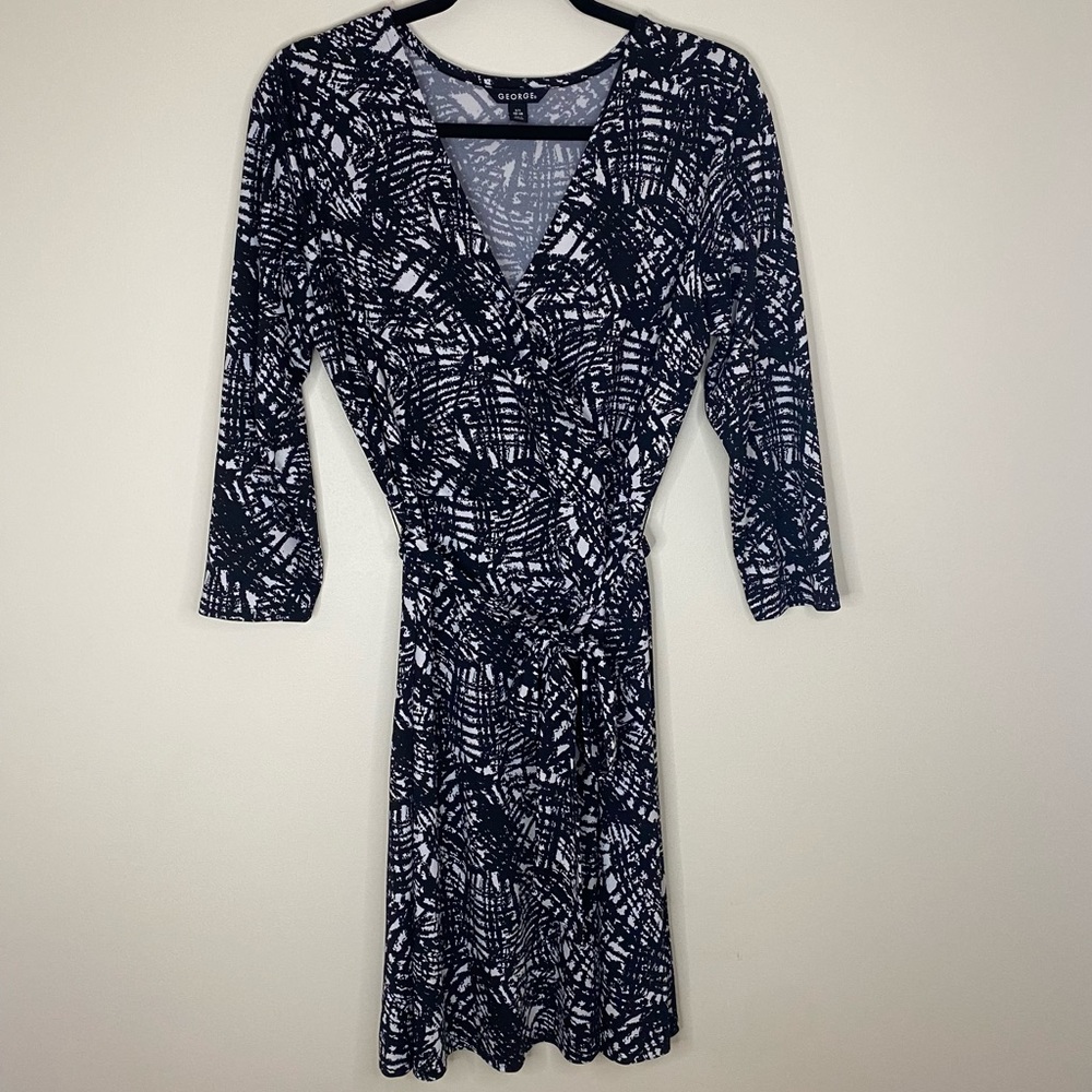 George V Neck Tie Waist Wrap Style 3/4 Sleeve Black & White Dress Size Large